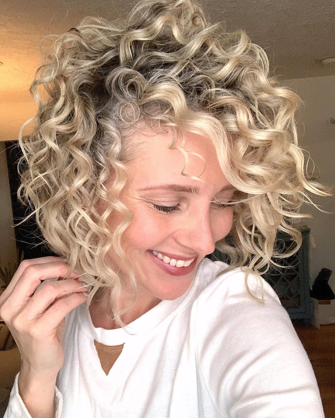 How to Refresh Curly Hair with Mousse for Frizz-free Results