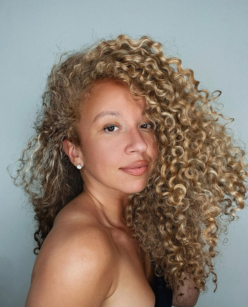 17 Photos of Curly Blonde Hair to Show Your Stylist 